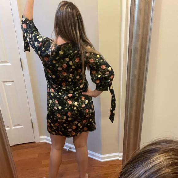 EUC Banana Repubic FLORAL TIE-SLEEVE SHIFT DRESS Lemons & Roses Sz 8 - Picture 4 of 9